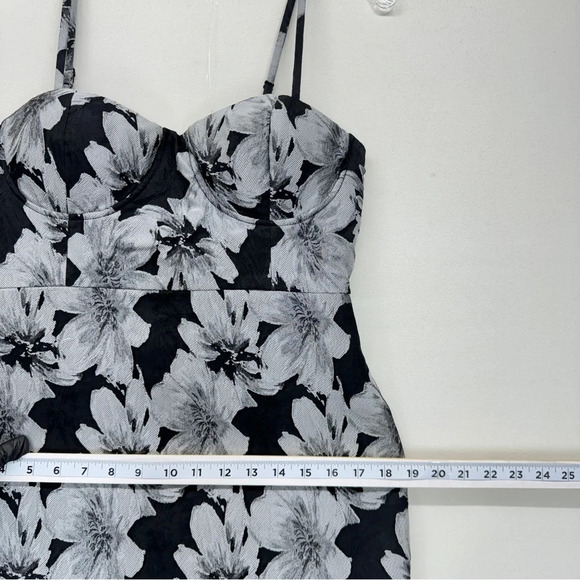 Le Chateau Women Floral Dress Jacquard Black Small Midi Spaghetti Strap Bodycon - Picture 6 of 11